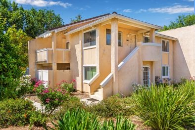 2905 Deacon Street #20, Simi Valley: Your Charming Home for Sale in a Tranquil Neighborhood