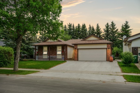 Real Estate Crush | Custom Built Pineview Bungalow