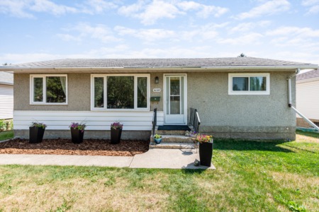 Real Estate Crush | Charming Gold Bar Bungalow