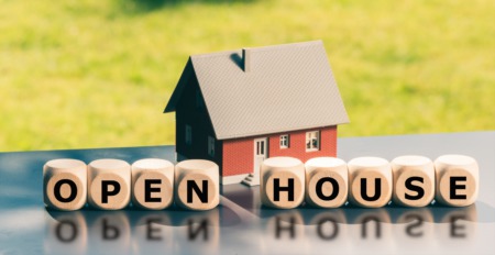 Private Showing vs Open House: Choosing the Right Option