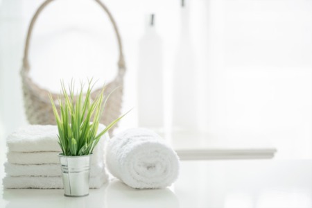 10 Ways to Make a Small Bathroom Look Bigger