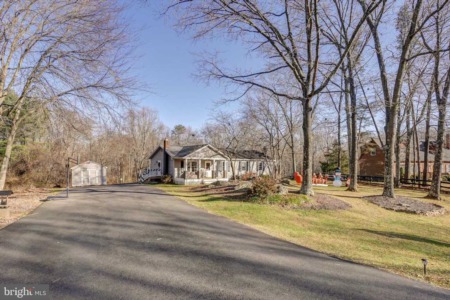 Charming main level living rambler sited on over an acre in convenient location just off I66!