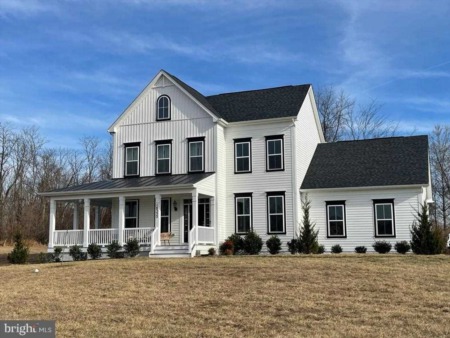 Discover the Home of Your Dreams: Modern Farmhouse in Round Hill, VA