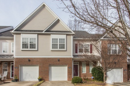 New Listing!  3 Bedroom/2.5 Bath Townhome!