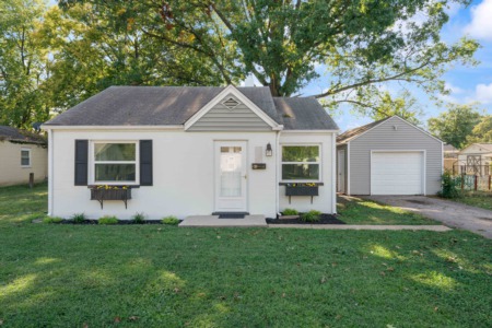New Move-In Ready Listing in Jeffersonville!