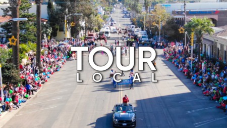 TOUR local - La Jolla Christmas Parade and Holiday Festival