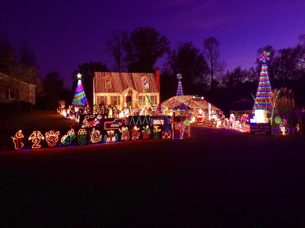 Top 10 Houses on the Tacky Light Tour 2023!