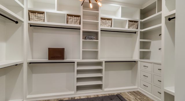 Aurora Homes with Walk-in Closets For Sale