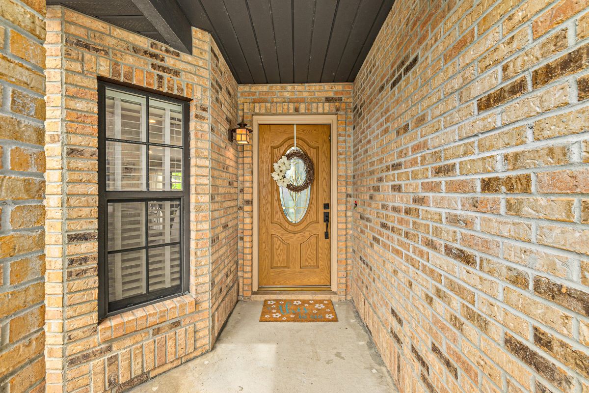 Photo of front door with wreath