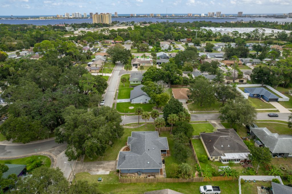Aerial image of a Florida neighborhood