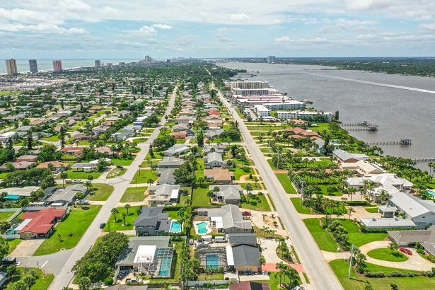 aerial photo of riverfront neighborhood in Daytona Beach, FL