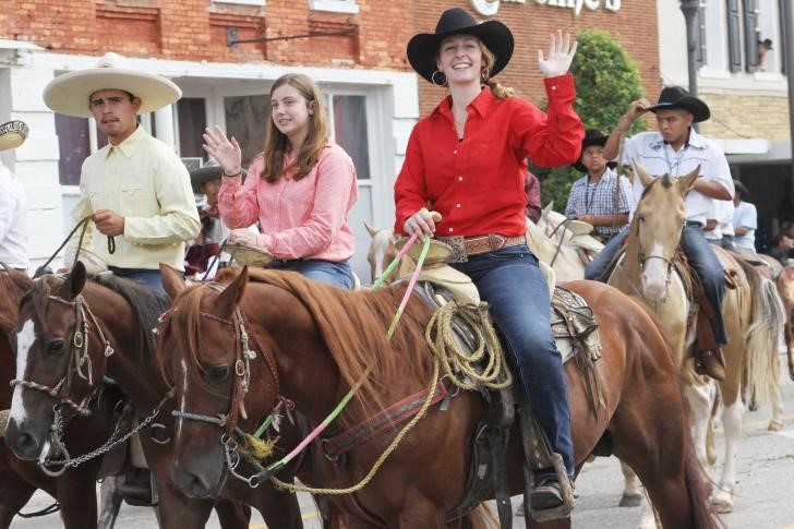 Benson Mule Days - People riding mules