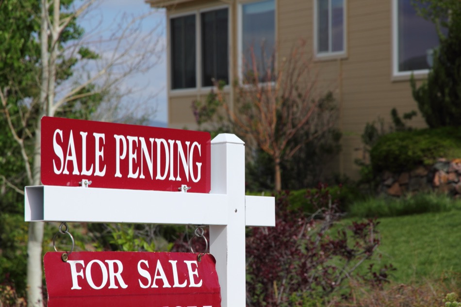 How Home Buyers Can Make the Closing Process Smoother