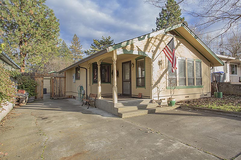 582 Ray Ln, Ashland OR 582 Ray Ln, Ashland OR house for sale