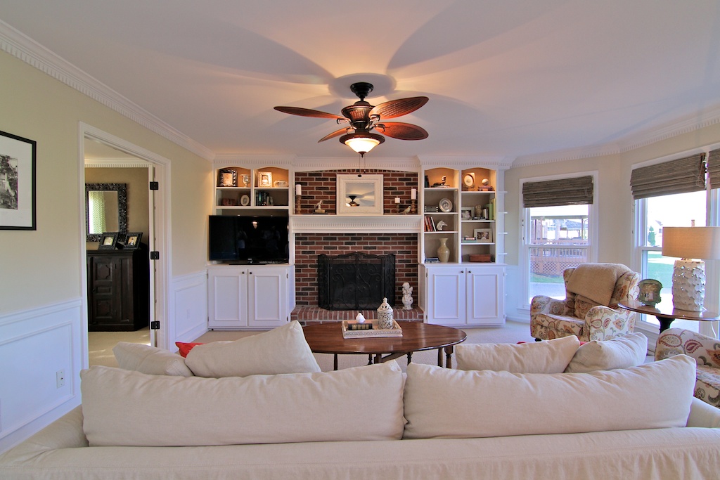 10534 Black Iron Road Louisville, KY Living Room