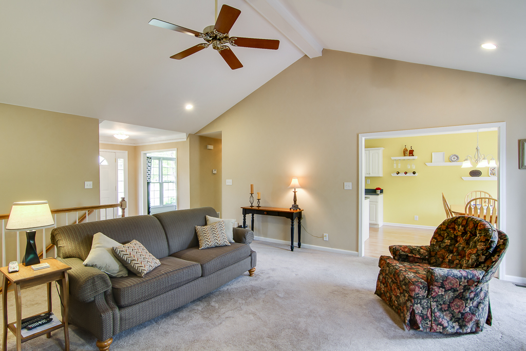 1309 Nightingale Lane Goshen, KY Living Room