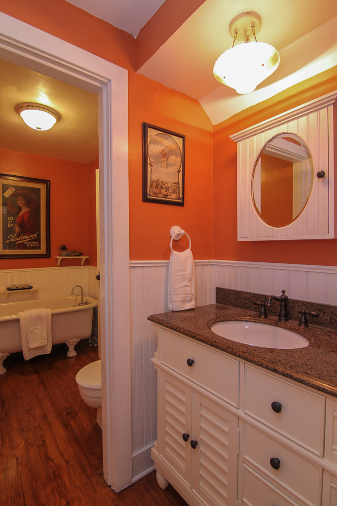 303 Maple Avenue Pewee Valley, KY 40056 Bathroom