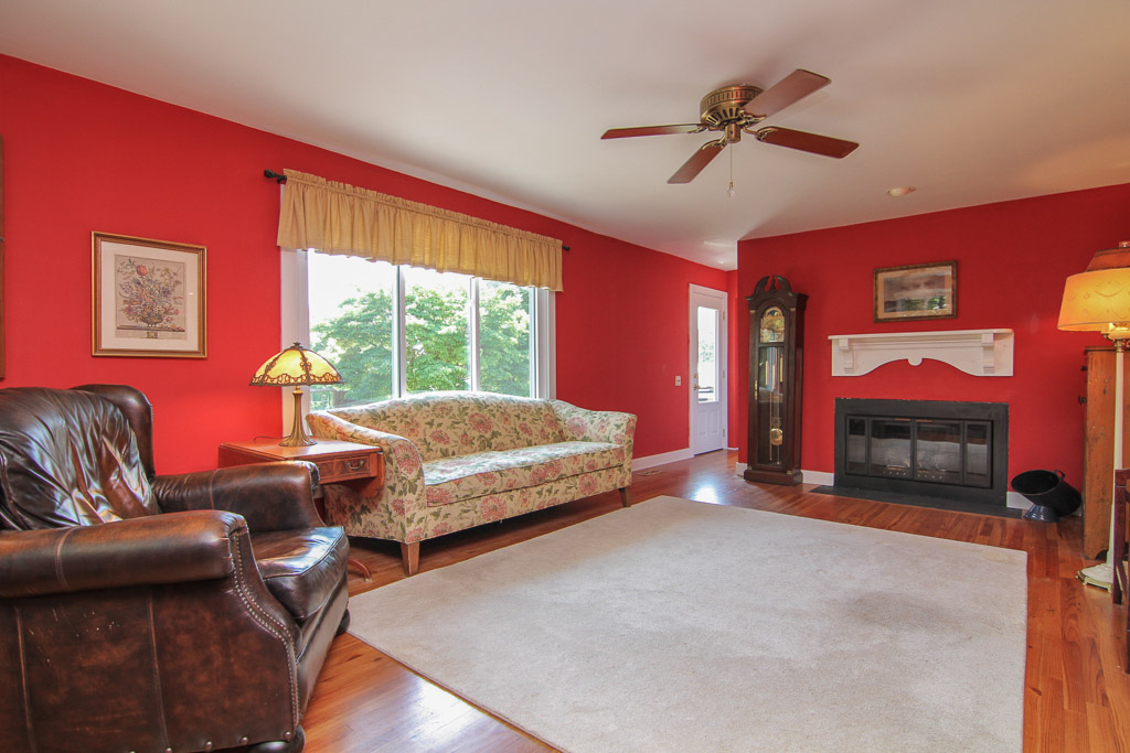 303 Maple Avenue Pewee Valley, KY 40056 Living Room