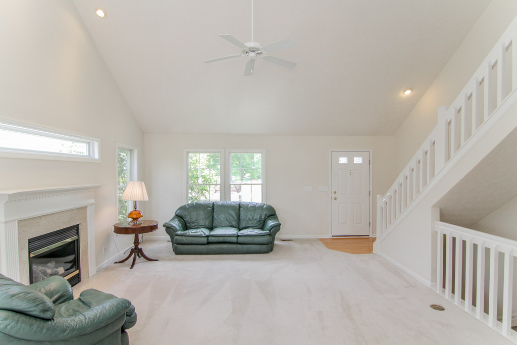 5131 Queens Castle Road Louisville, KY Living Room