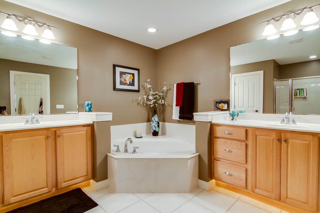 599 Vawter Lane Shelbyville, KY Master Bathroom