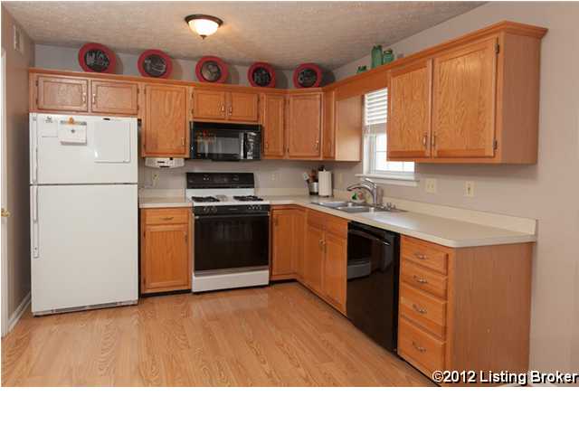 6013 Fairridge Court Louisville, KY 40229 Kitchen