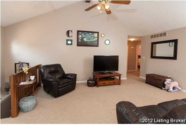 6013 Fairridge Court Louisville, KY 40229 Living Room