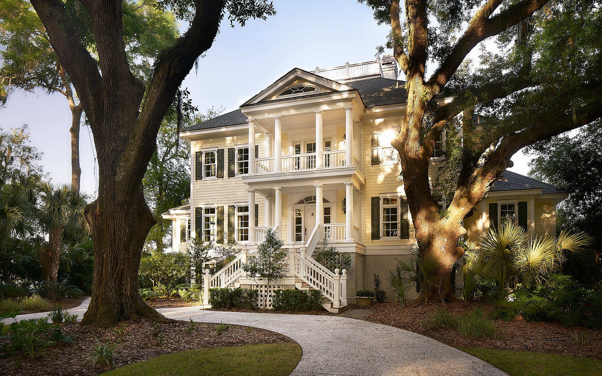 luxury plantation home charleston, sc during the day side view