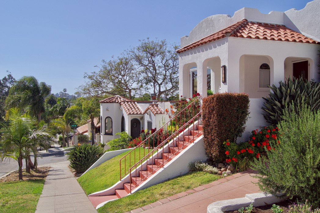 File: Silicon Valley Headquarters in Willow Glen, San Jose