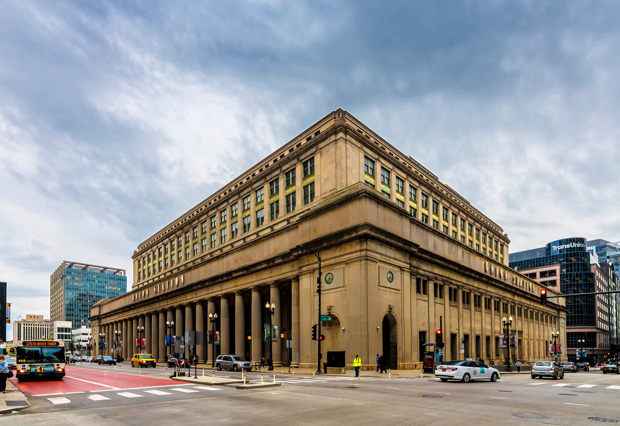 Chicago Condo Buildings Near Union Station Home Buyers Should Consider