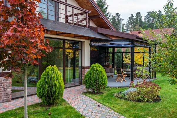 Make sure your garden is tidy before an open house