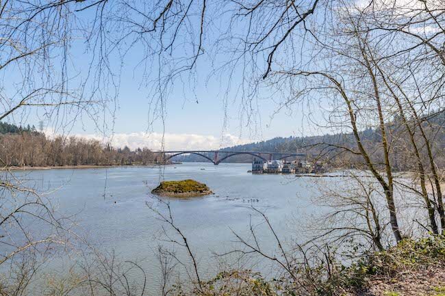 Sellwood Bridge on the Willamette River in South Portland, Oregon