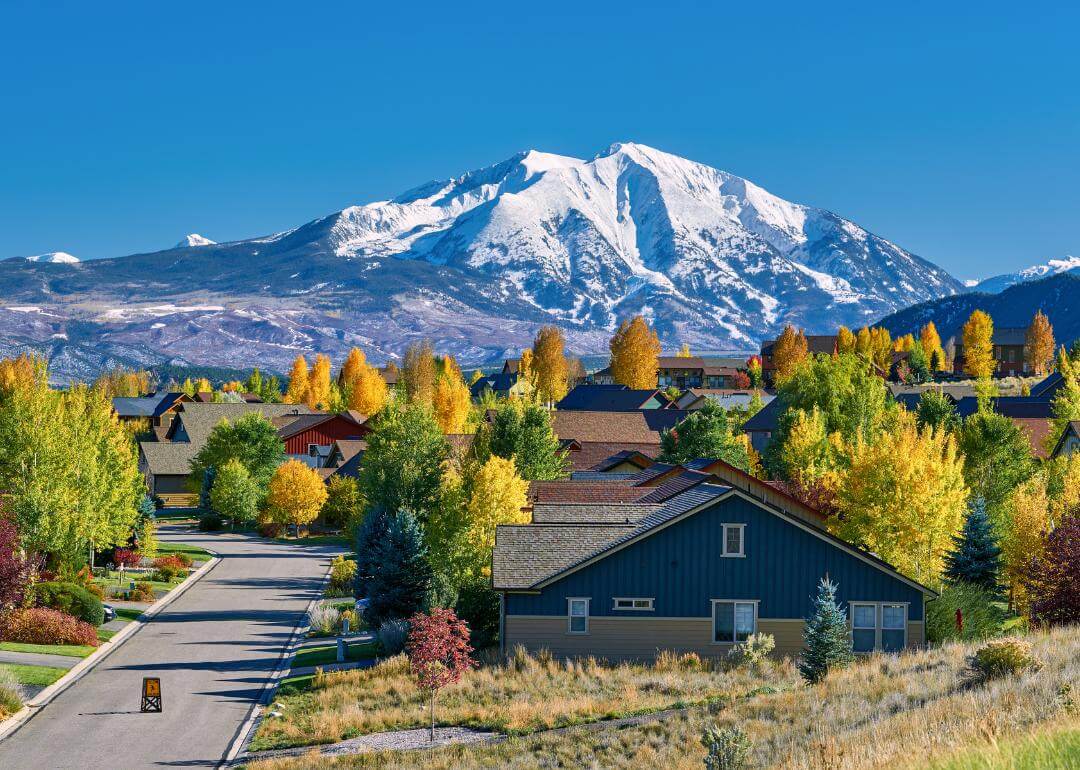 View of a neighborhood in Colorado with mountains in the background
