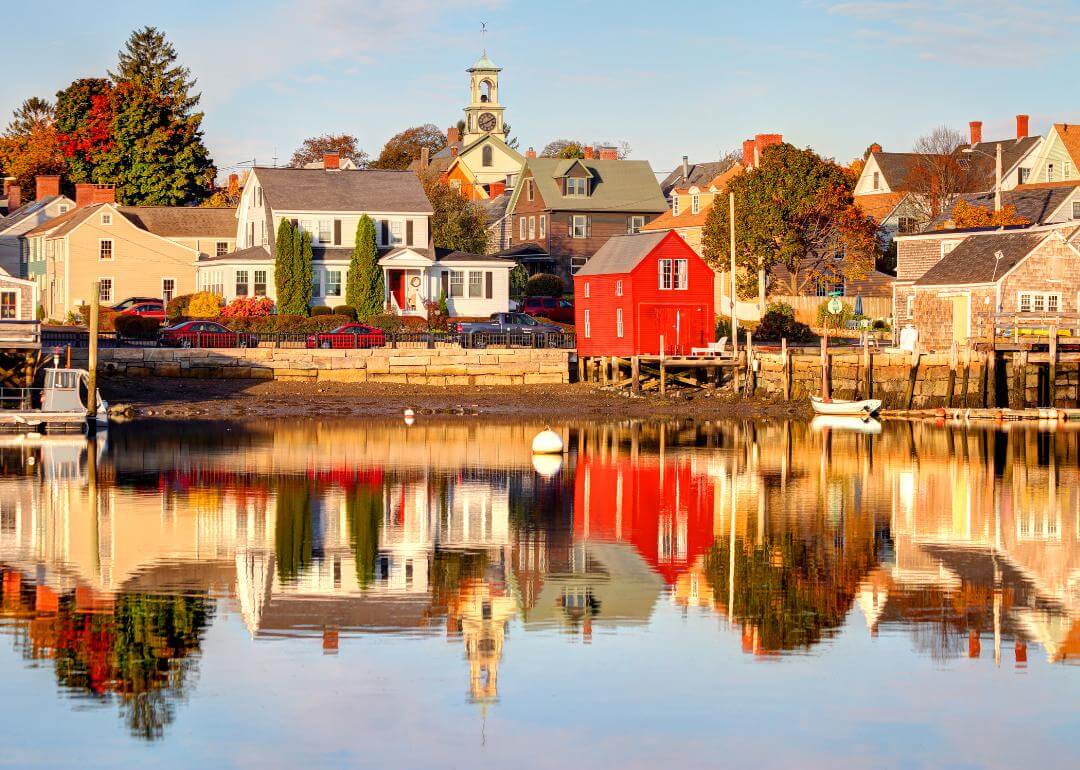 Waterfront neighborhood in New Hampshire