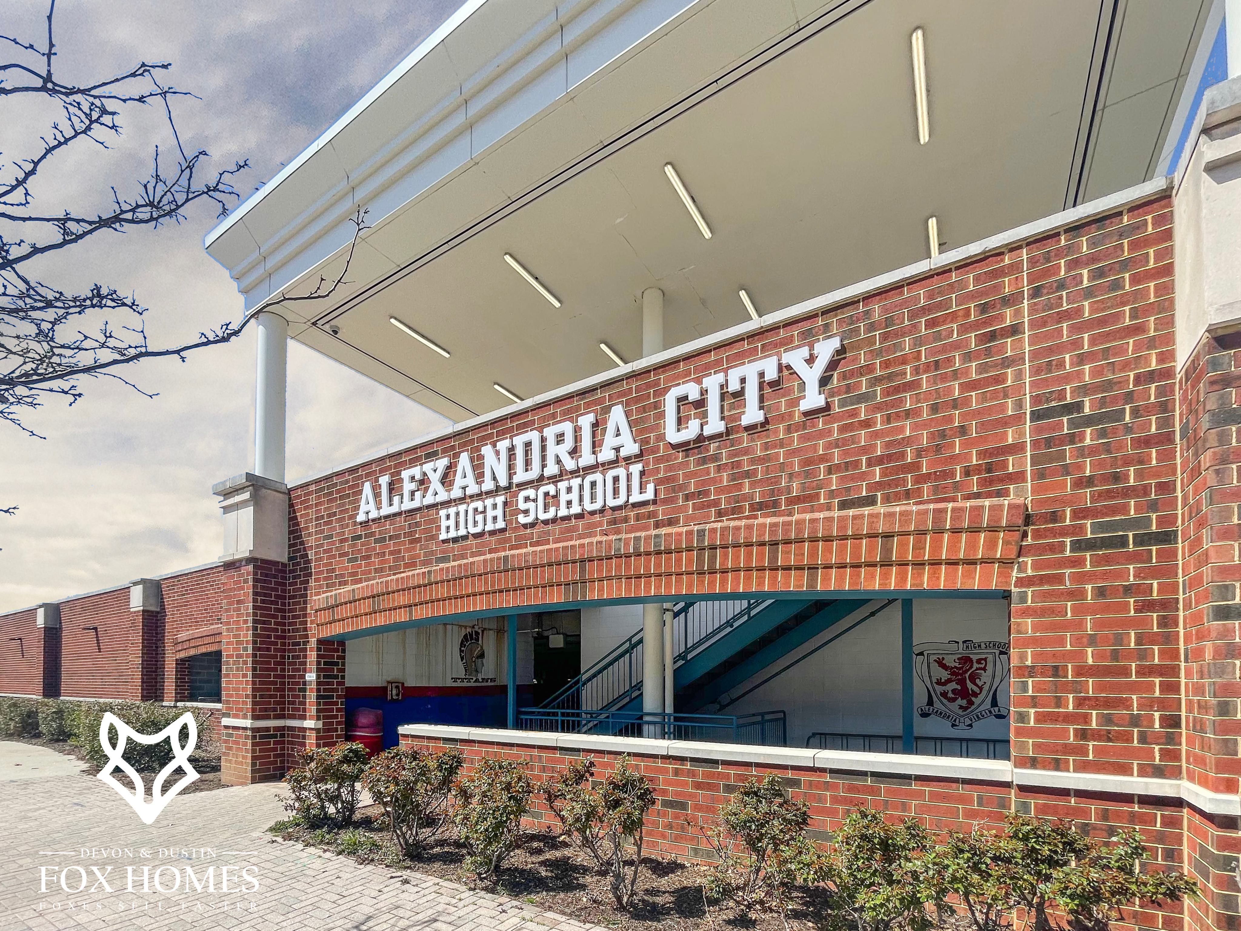 Homes-For-Sale-in-Alexandria-City-High-School-District-Devon-And-Dustin-Fox-Fox-Homes-Team-Garage