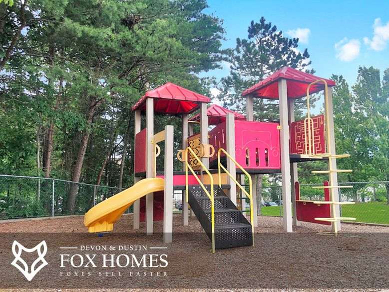 Madison Ridge Apartments Playgrounds tot lots parks