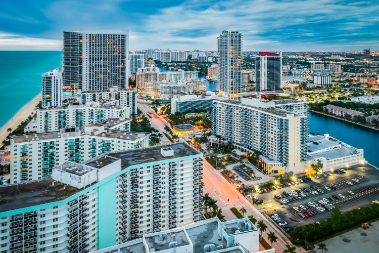 Living in Hollywood, FL 2021 Community Guide