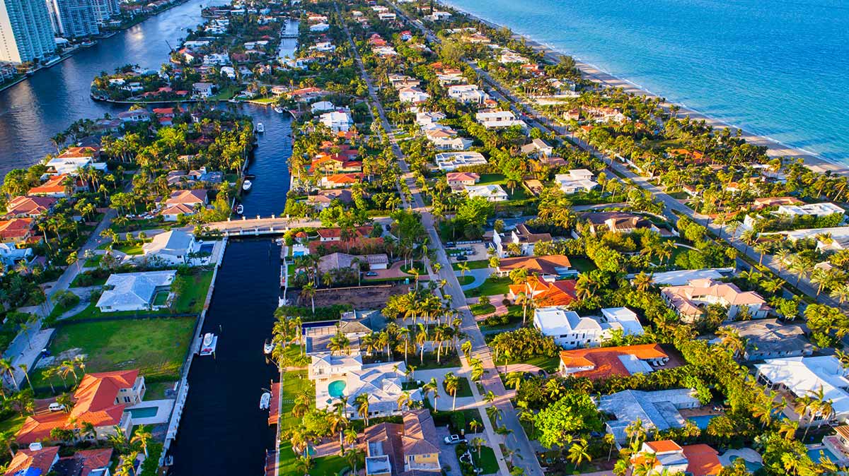 Living In Golden Beach, FL: 2021 Community Guide