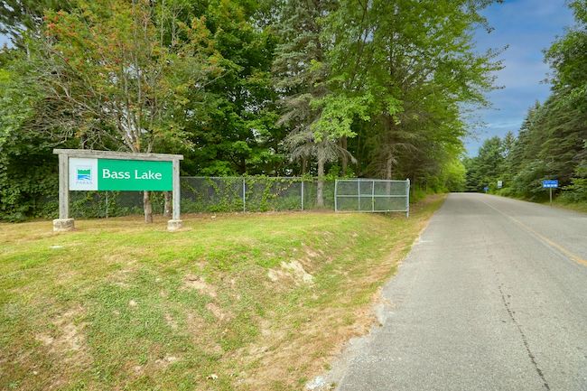 Oro-Medonte, Bass Lake Park, Park Entrance