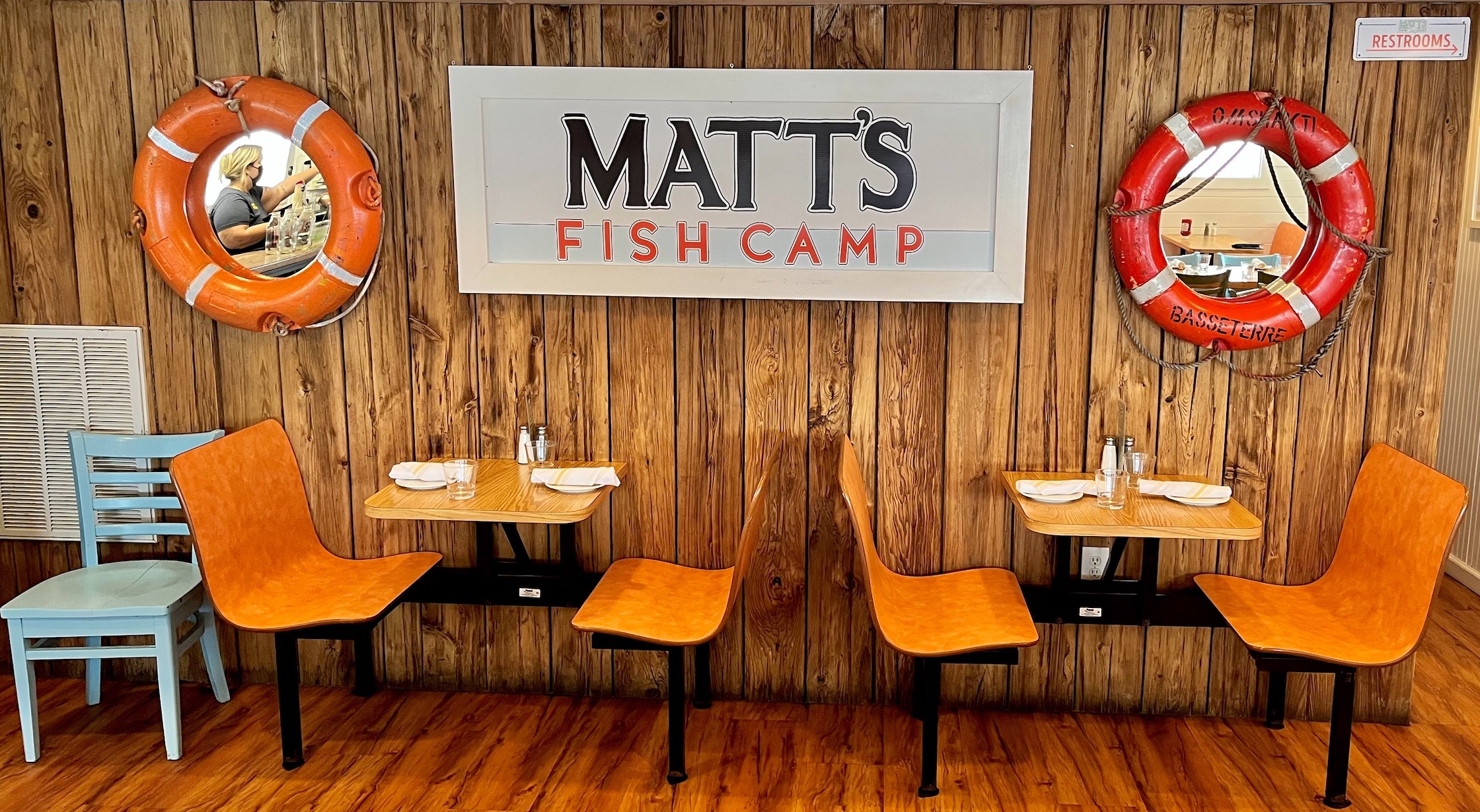 Matt's Fish Camp Bethany Inside