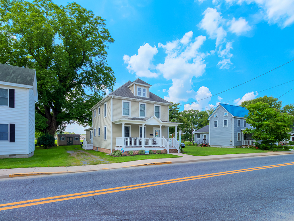 Four Bedroom Home in Downtown Milton Features 2,400SquareFeet Near