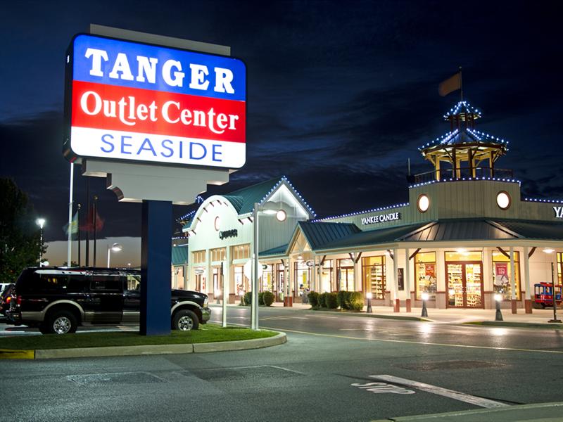 Le Creuset: Tanger Outlets Rehoboth Beach