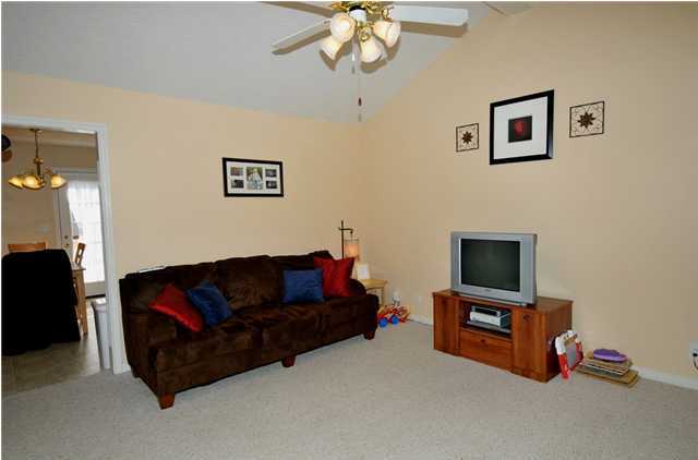 114 Willow Creek Court Mount Washington, KY 40047 Living Room