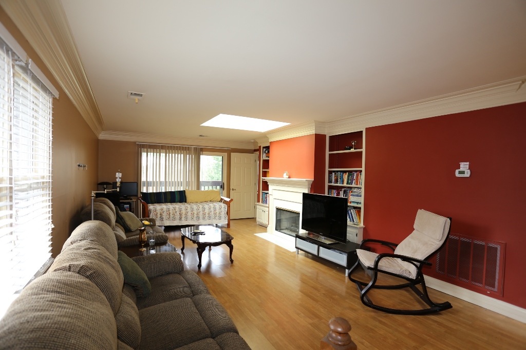3624 Hurstbourne Ridge living room