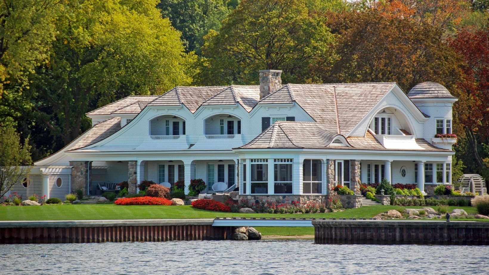 Real Estate in Blue Lake Estates