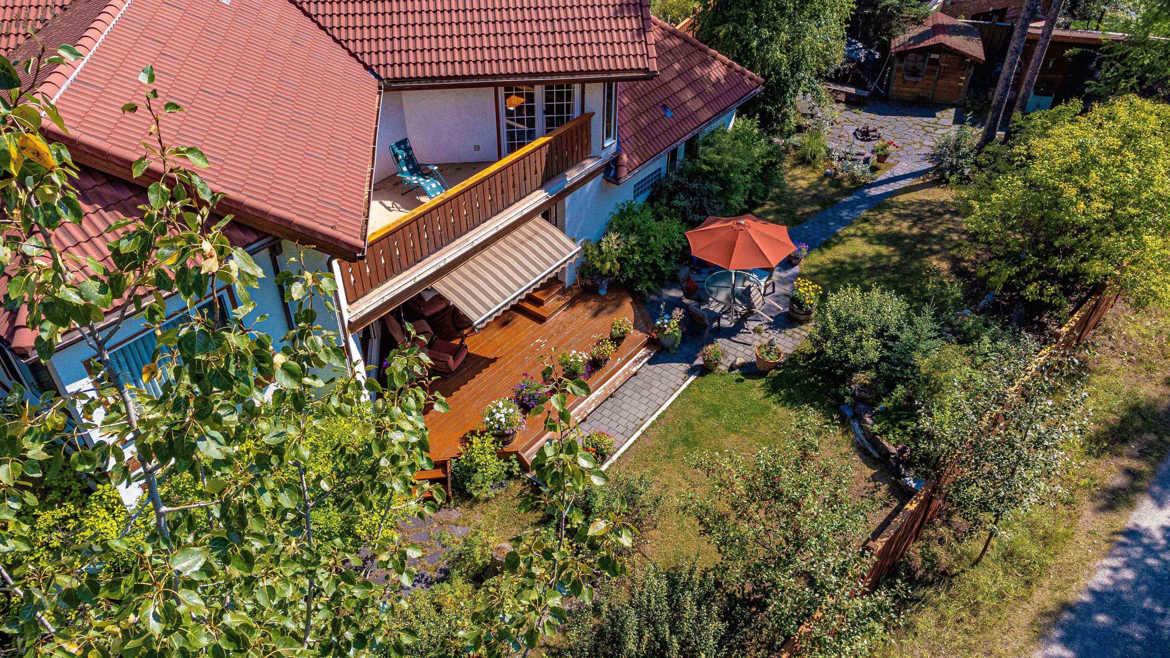 7 woodside lane backyard