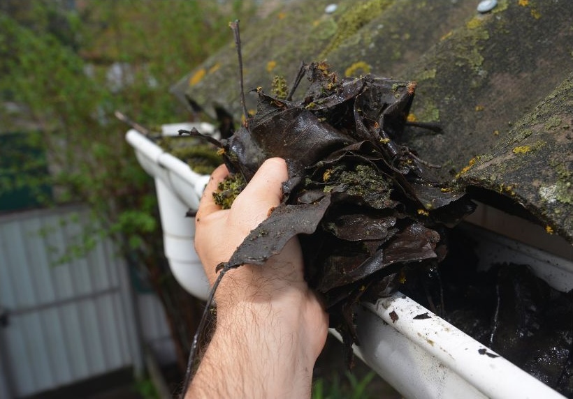Cleaning gutters Cleaning gutters