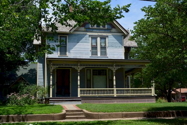 Image of the front of the Enoch Dodge House in Wichita Kansas