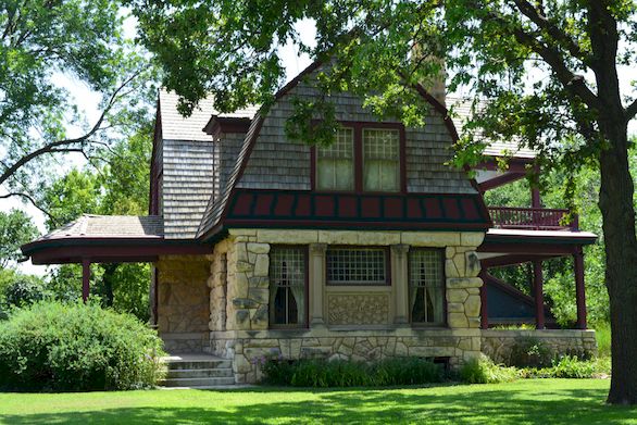 Image of the front of the Hillside Cottage in Wichita Kansas
