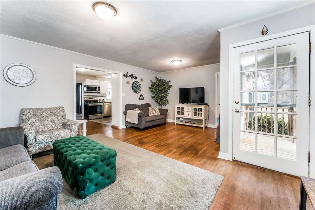 Image of the living room at 2743 Edwards