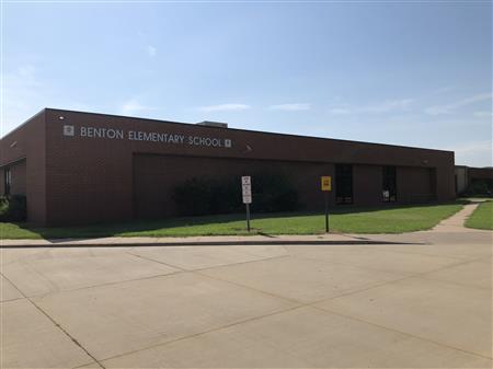 Image of the front of Benton Elementary School